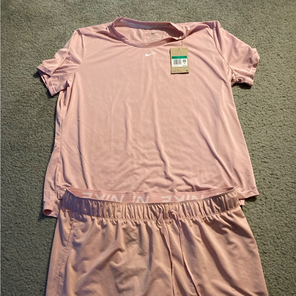 NIke XL woman’s sport set - Picture 7 of 7